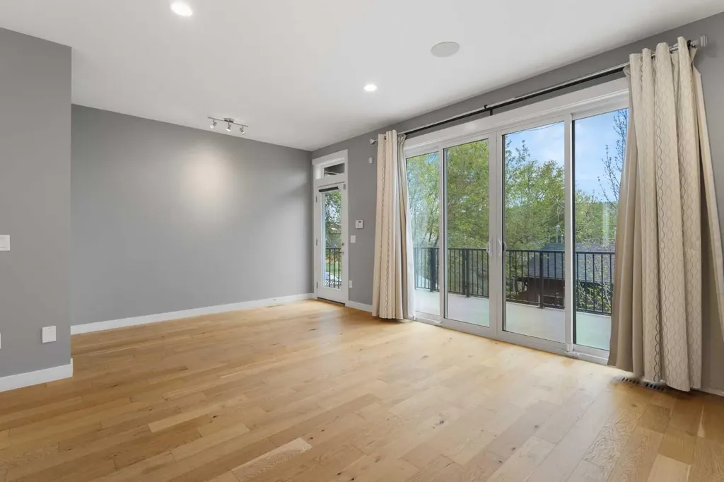 4905 21 Avenue NW Calgary AB T3B 0X1