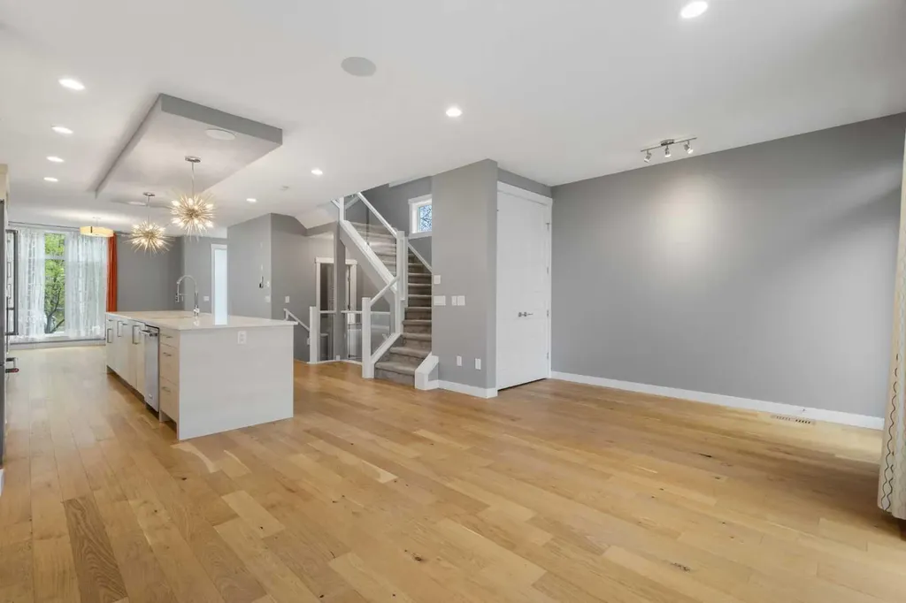4905 21 Avenue NW Calgary AB T3B 0X1