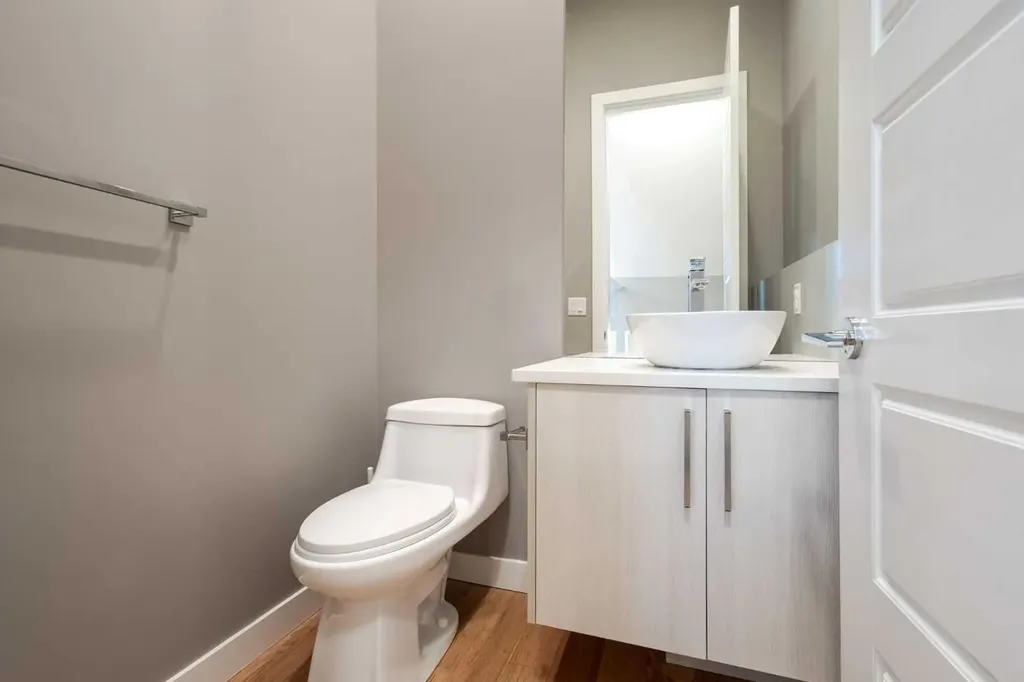 4905 21 Avenue NW Calgary AB T3B 0X1
