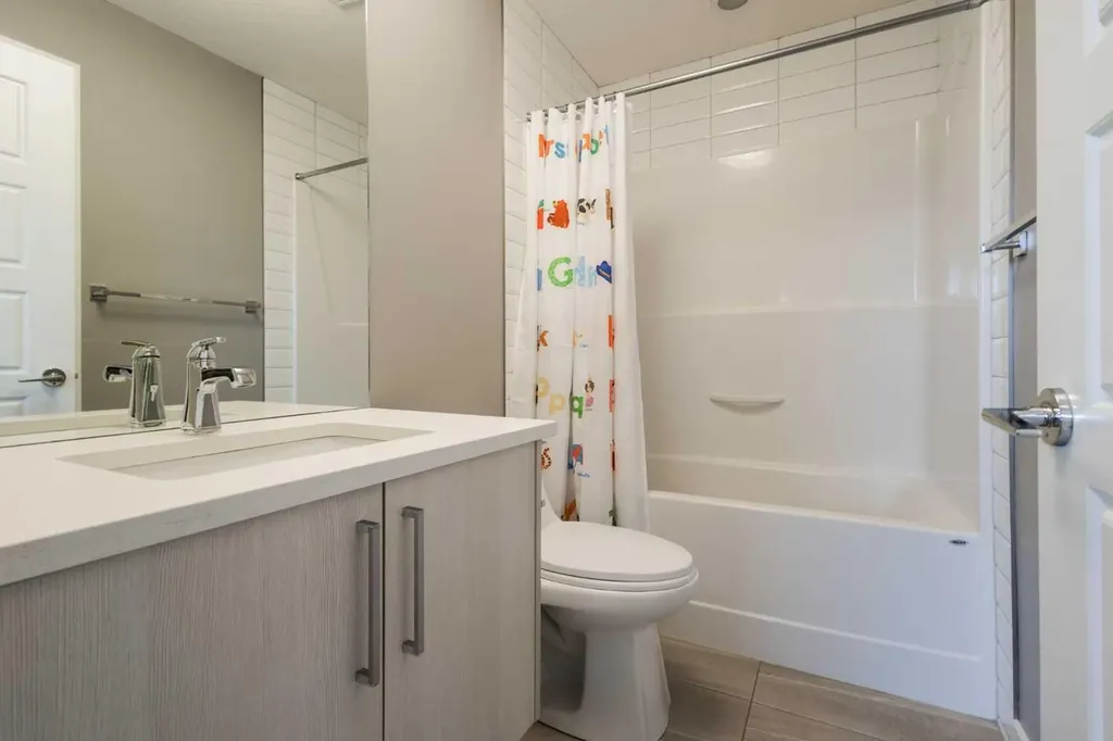 4905 21 Avenue NW Calgary AB T3B 0X1
