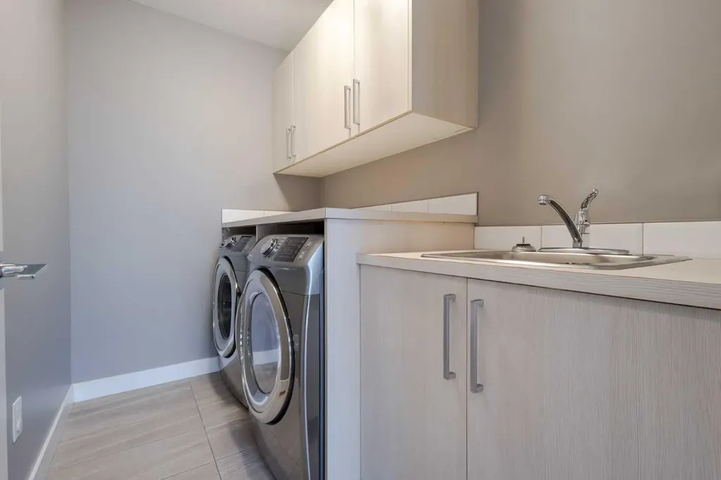 4905 21 Avenue NW Calgary AB T3B 0X1