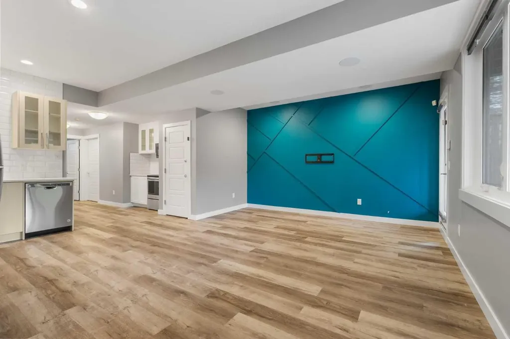 4905 21 Avenue NW Calgary AB T3B 0X1
