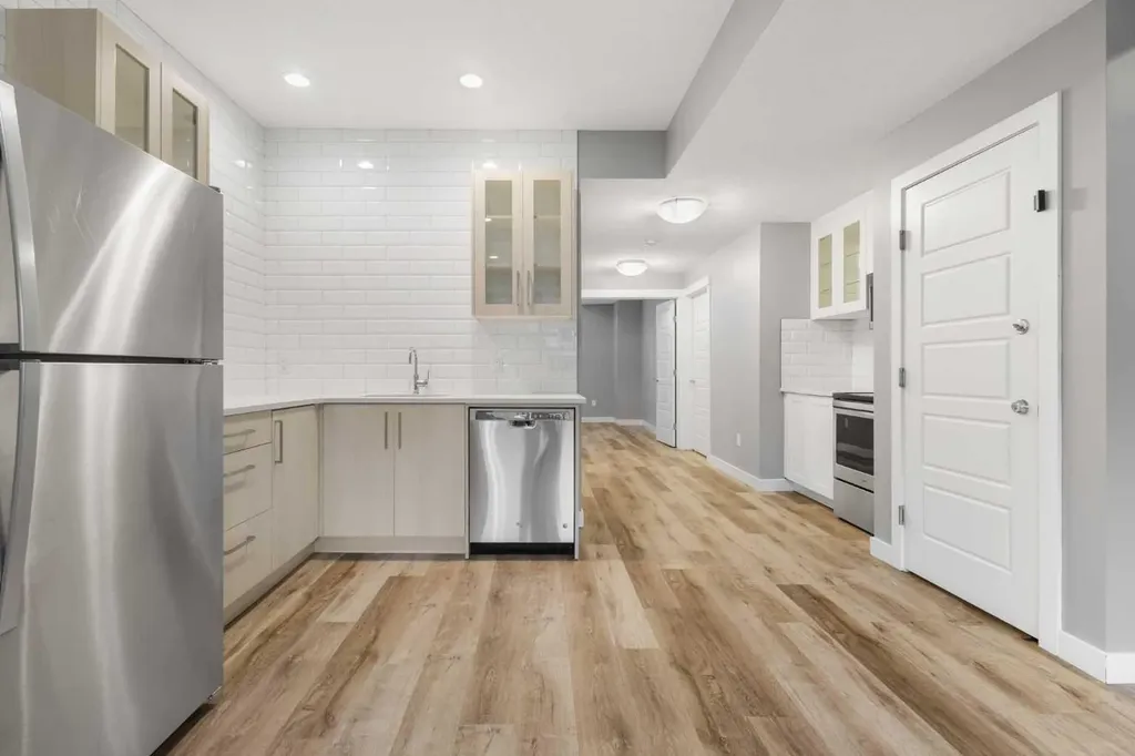 4905 21 Avenue NW Calgary AB T3B 0X1