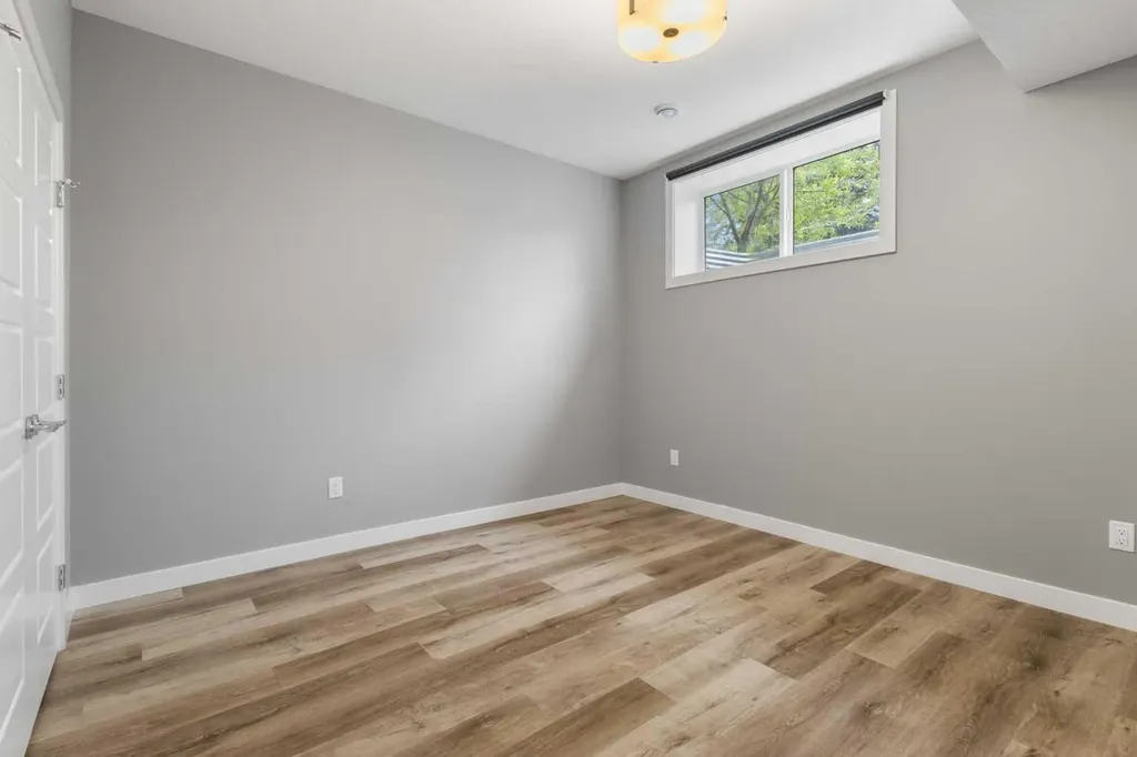 4905 21 Avenue NW Calgary AB T3B 0X1