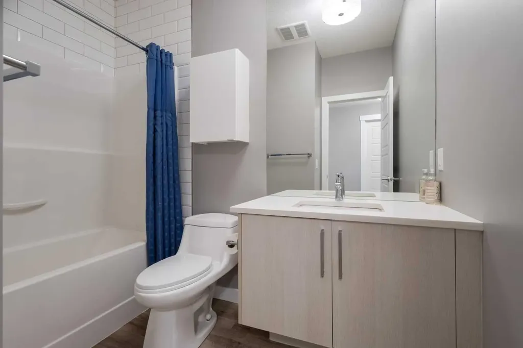 4905 21 Avenue NW Calgary AB T3B 0X1
