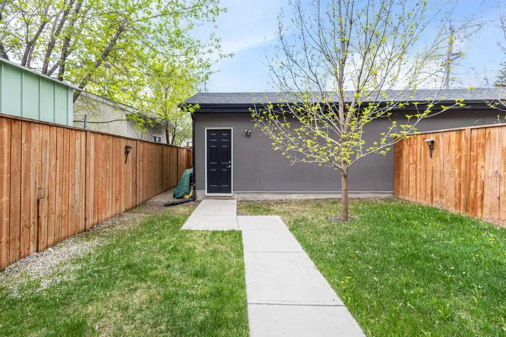 4905 21 Avenue NW Calgary AB T3B 0X1
