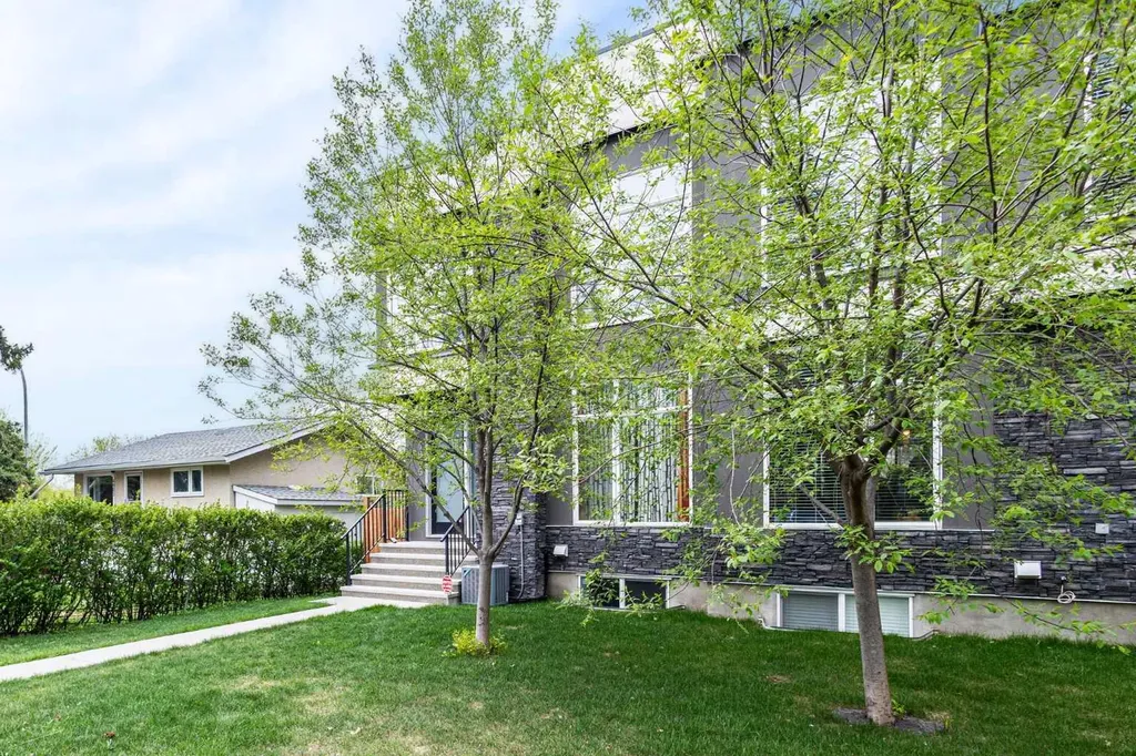 4905 21 Avenue NW Calgary AB T3B 0X1