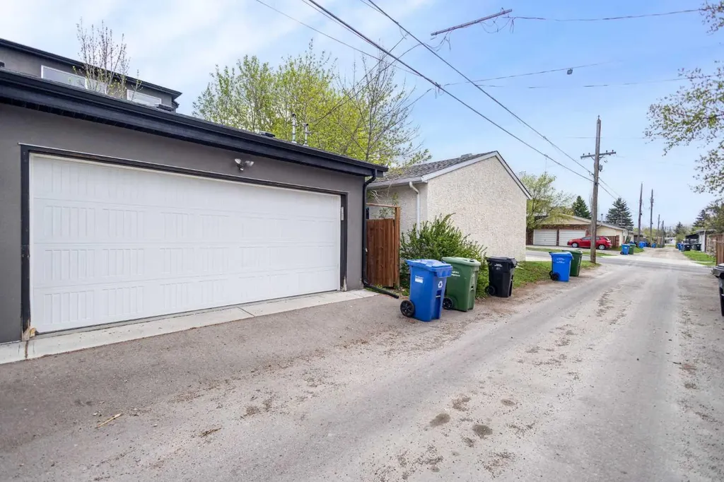 4905 21 Avenue NW Calgary AB T3B 0X1