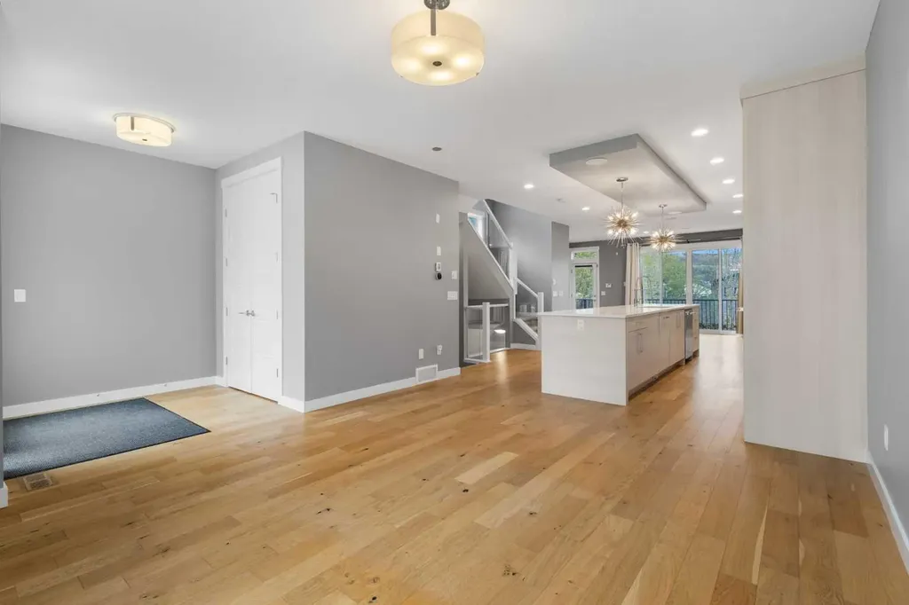 4905 21 Avenue NW Calgary AB T3B 0X1