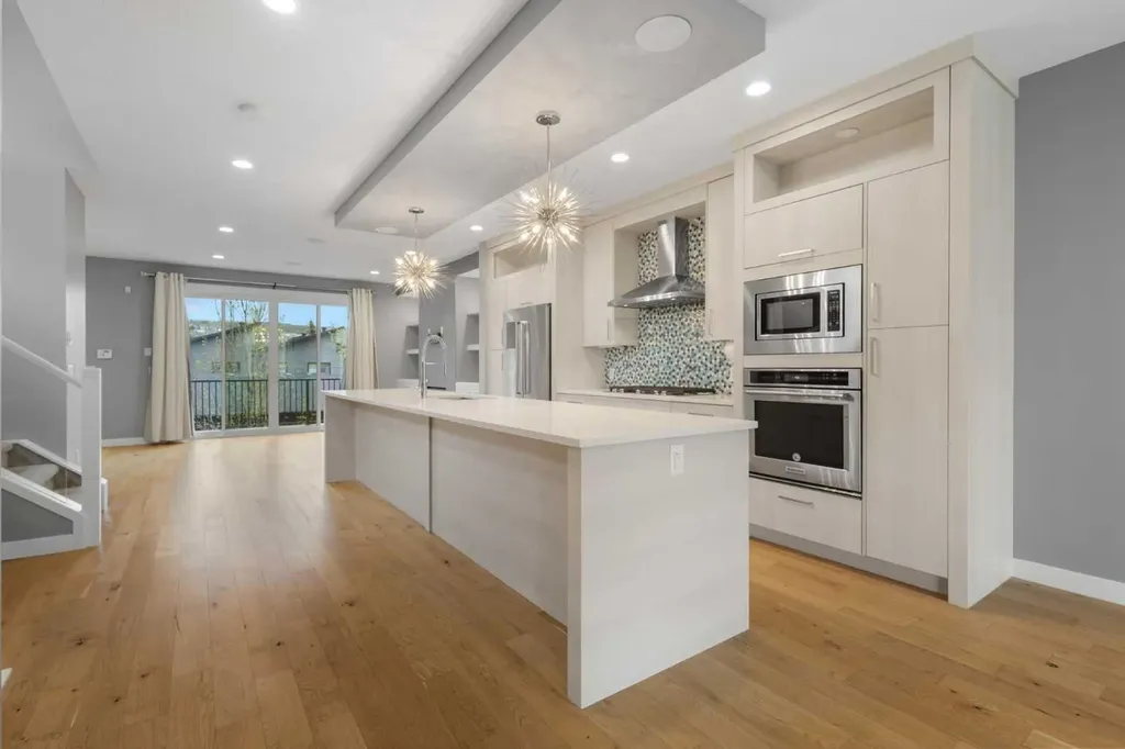 4905 21 Avenue NW Calgary AB T3B 0X1