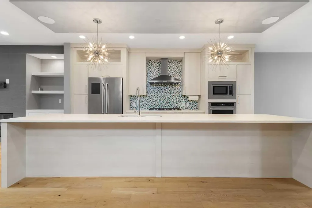 4905 21 Avenue NW Calgary AB T3B 0X1