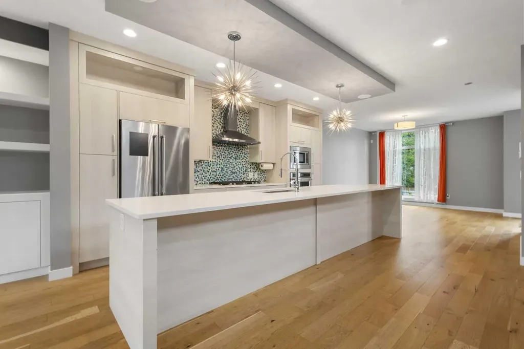 4905 21 Avenue NW Calgary AB T3B 0X1