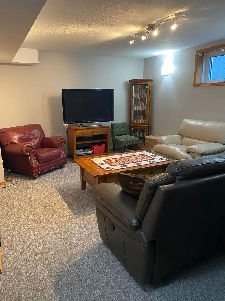 110 5th Avenue E Hanna AB T0J 1P0