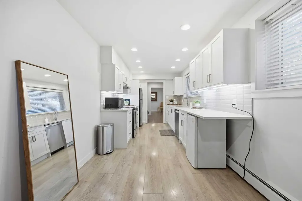 2221 14 Street SW Calgary AB T2T 3T2