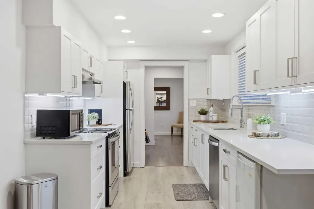 2221 14 Street SW Calgary AB T2T 3T2