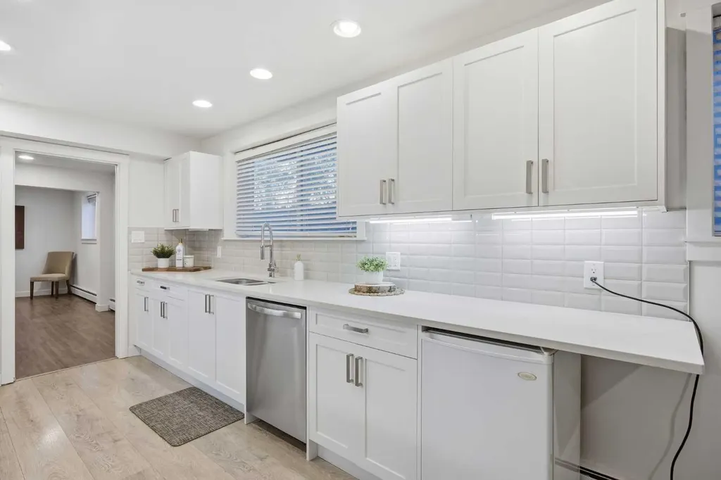 2221 14 Street SW Calgary AB T2T 3T2