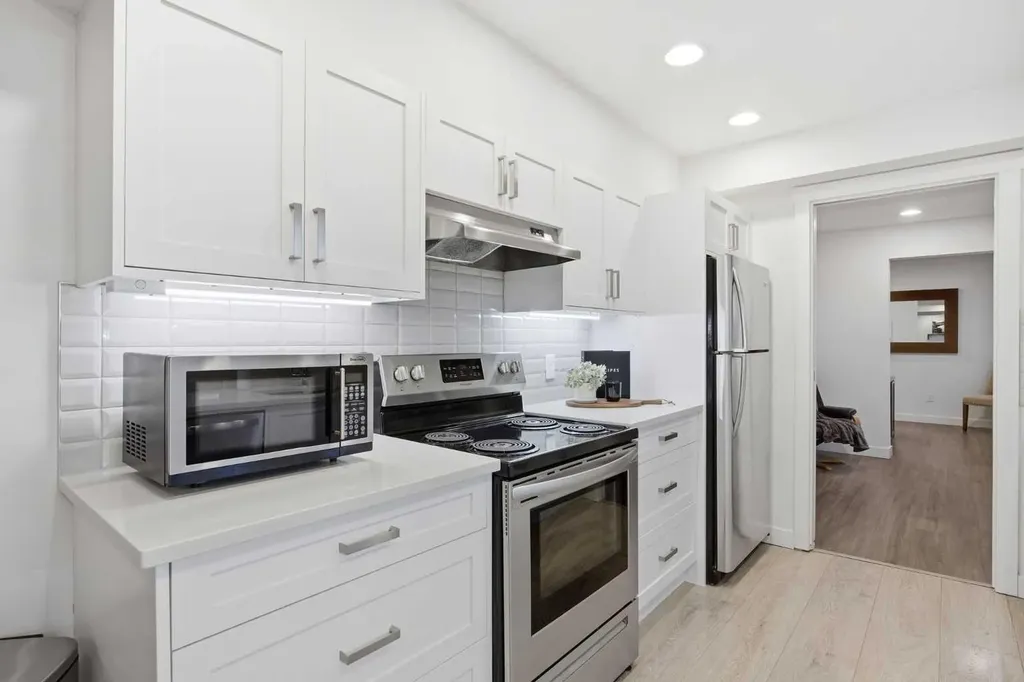 2221 14 Street SW Calgary AB T2T 3T2