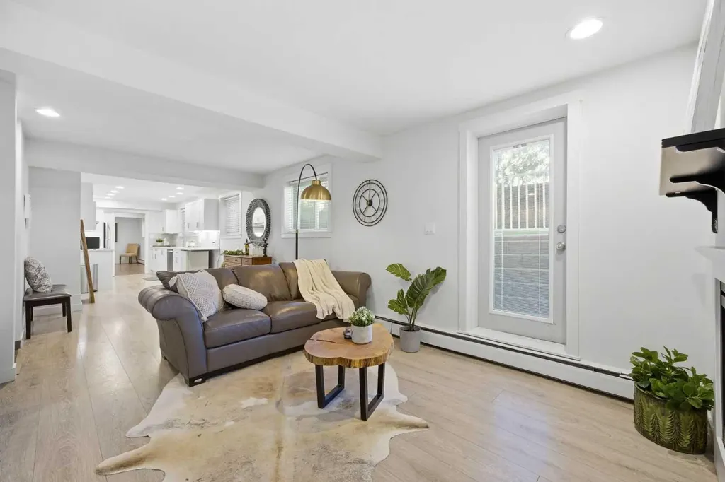 2221 14 Street SW Calgary AB T2T 3T2