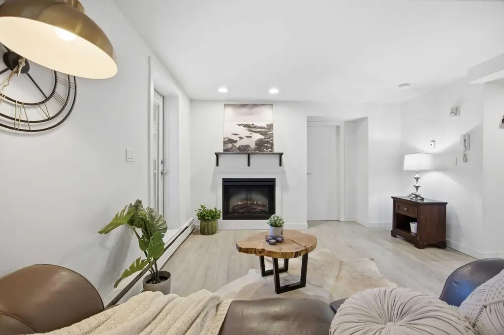 2221 14 Street SW Calgary AB T2T 3T2