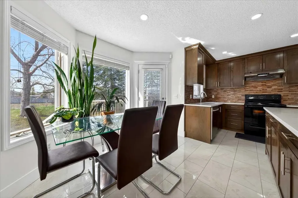 98 Hampstead Circle NW Calgary AB T3A 5P1