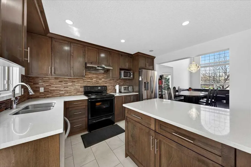 98 Hampstead Circle NW Calgary AB T3A 5P1