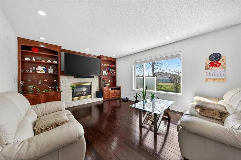 98 Hampstead Circle NW Calgary AB T3A 5P1