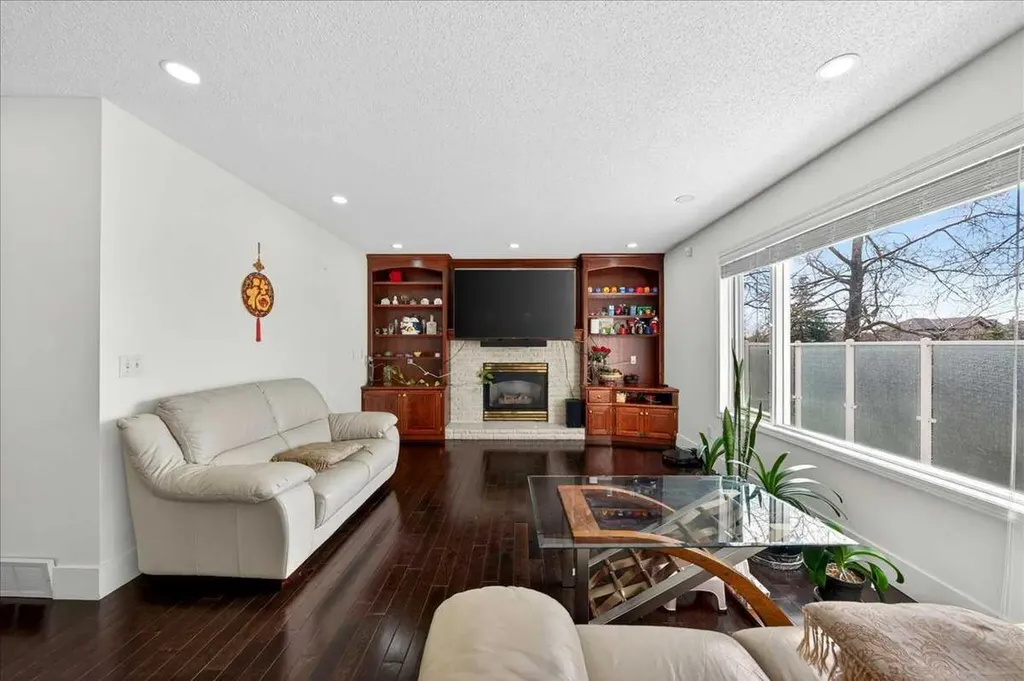 98 Hampstead Circle NW Calgary AB T3A 5P1