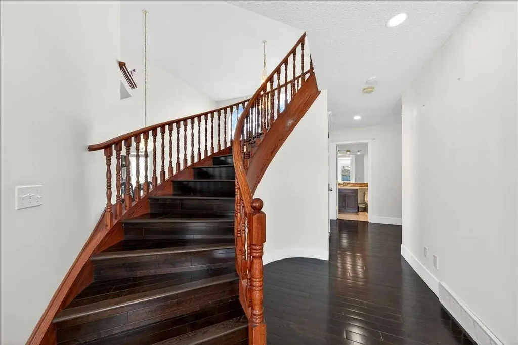98 Hampstead Circle NW Calgary AB T3A 5P1