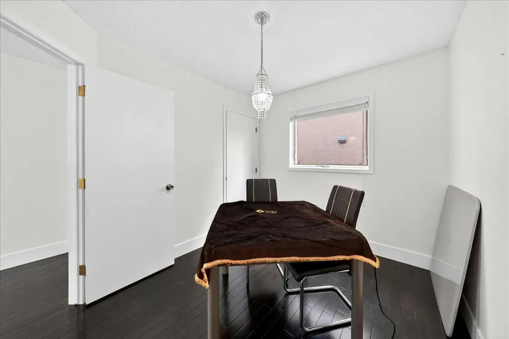 98 Hampstead Circle NW Calgary AB T3A 5P1