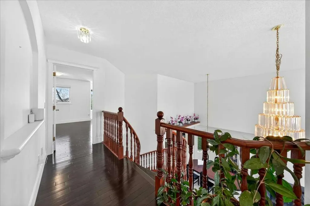 98 Hampstead Circle NW Calgary AB T3A 5P1