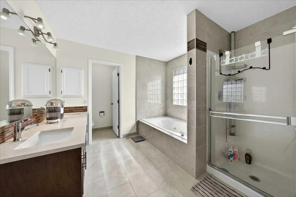 98 Hampstead Circle NW Calgary AB T3A 5P1