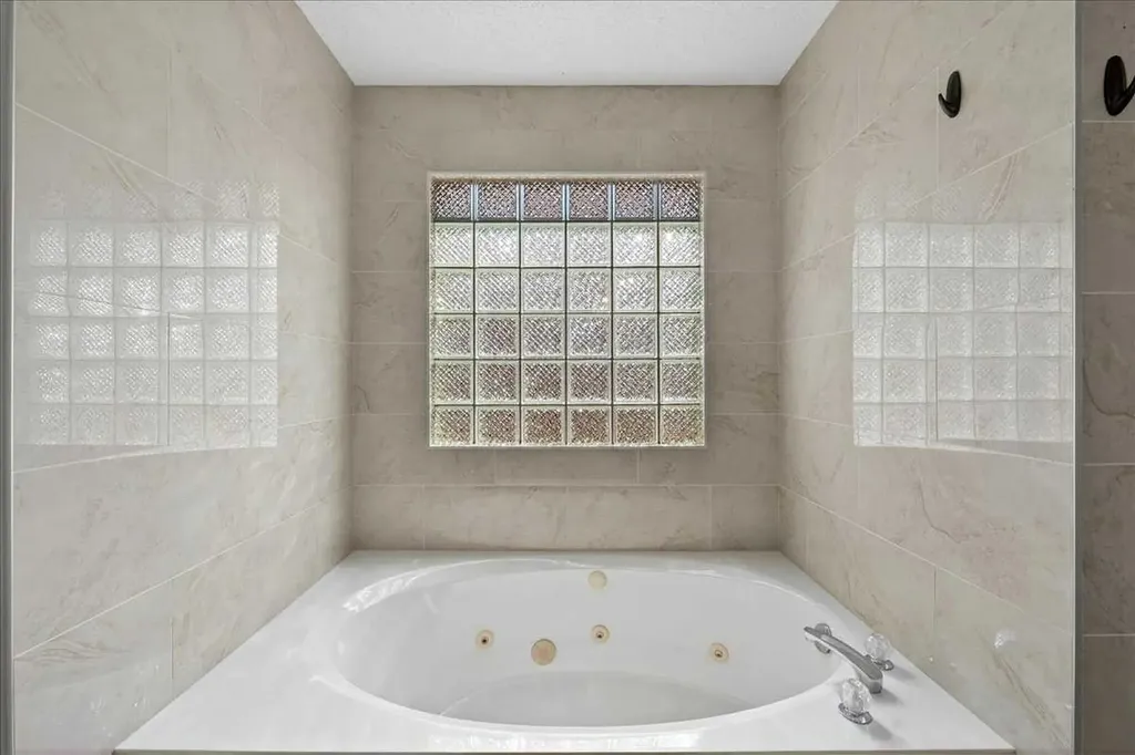 98 Hampstead Circle NW Calgary AB T3A 5P1