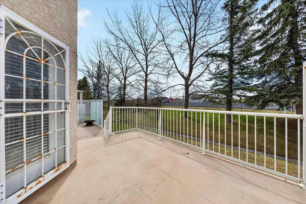 98 Hampstead Circle NW Calgary AB T3A 5P1