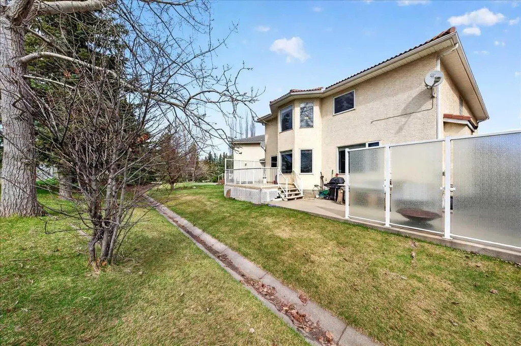98 Hampstead Circle NW Calgary AB T3A 5P1