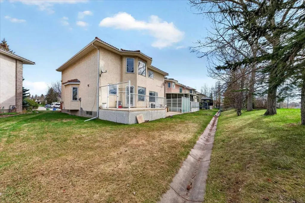98 Hampstead Circle NW Calgary AB T3A 5P1