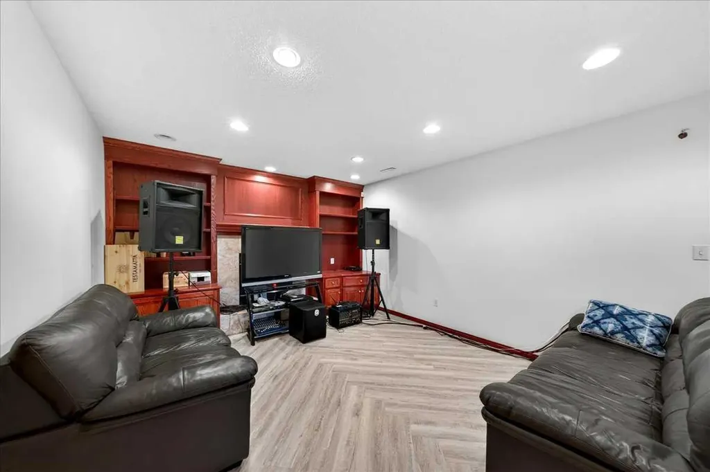 98 Hampstead Circle NW Calgary AB T3A 5P1