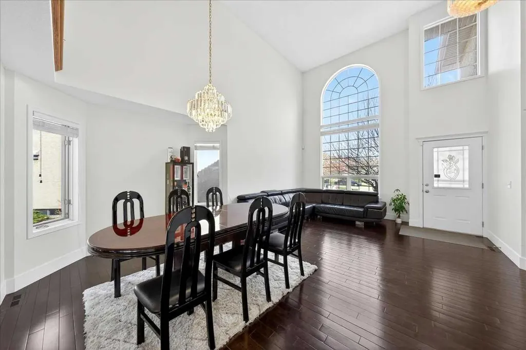 98 Hampstead Circle NW Calgary AB T3A 5P1