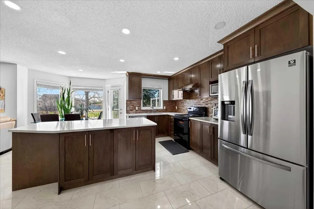 98 Hampstead Circle NW Calgary AB T3A 5P1
