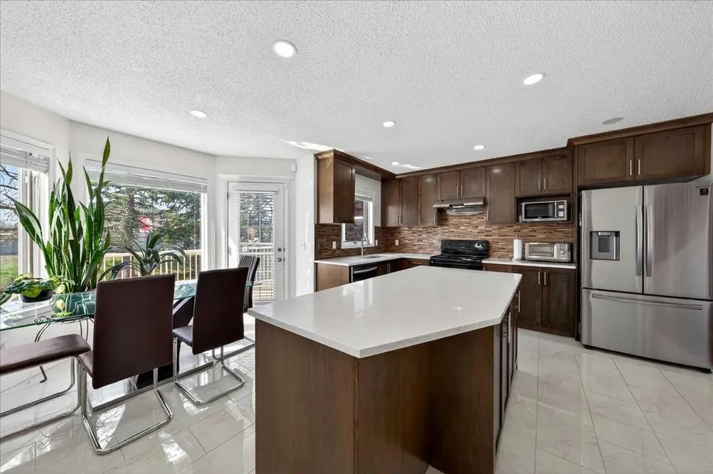 98 Hampstead Circle NW Calgary AB T3A 5P1