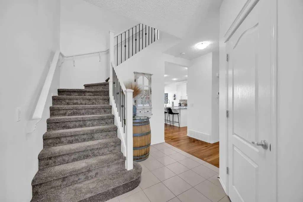 30 Cranarch View SE Calgary AB T3M 2J3
