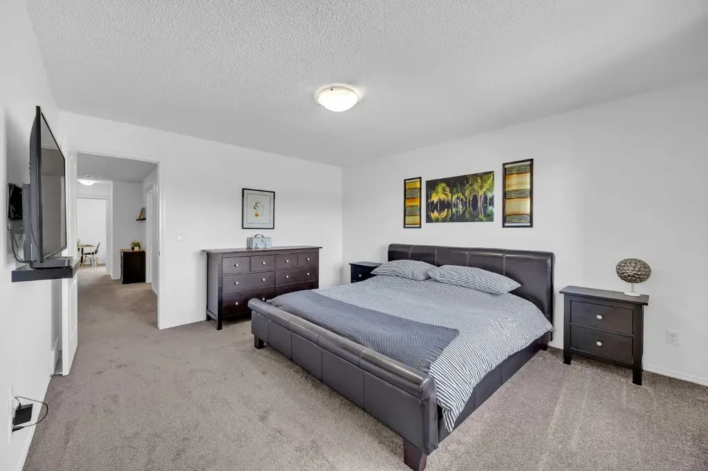 30 Cranarch View SE Calgary AB T3M 2J3
