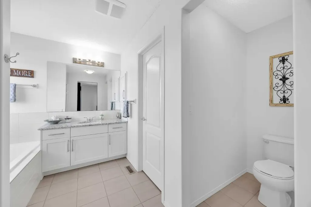 30 Cranarch View SE Calgary AB T3M 2J3