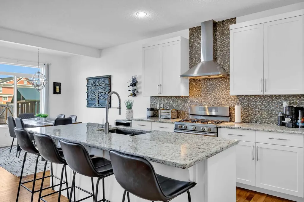 30 Cranarch View SE Calgary AB T3M 2J3