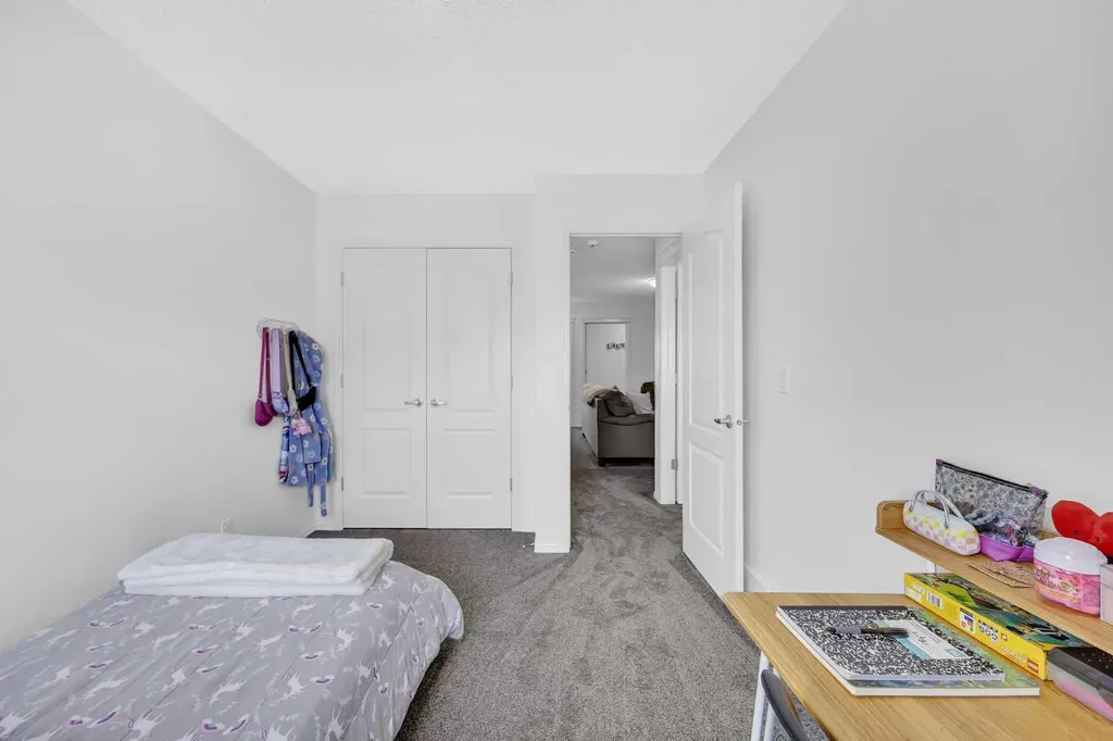 30 Cranarch View SE Calgary AB T3M 2J3