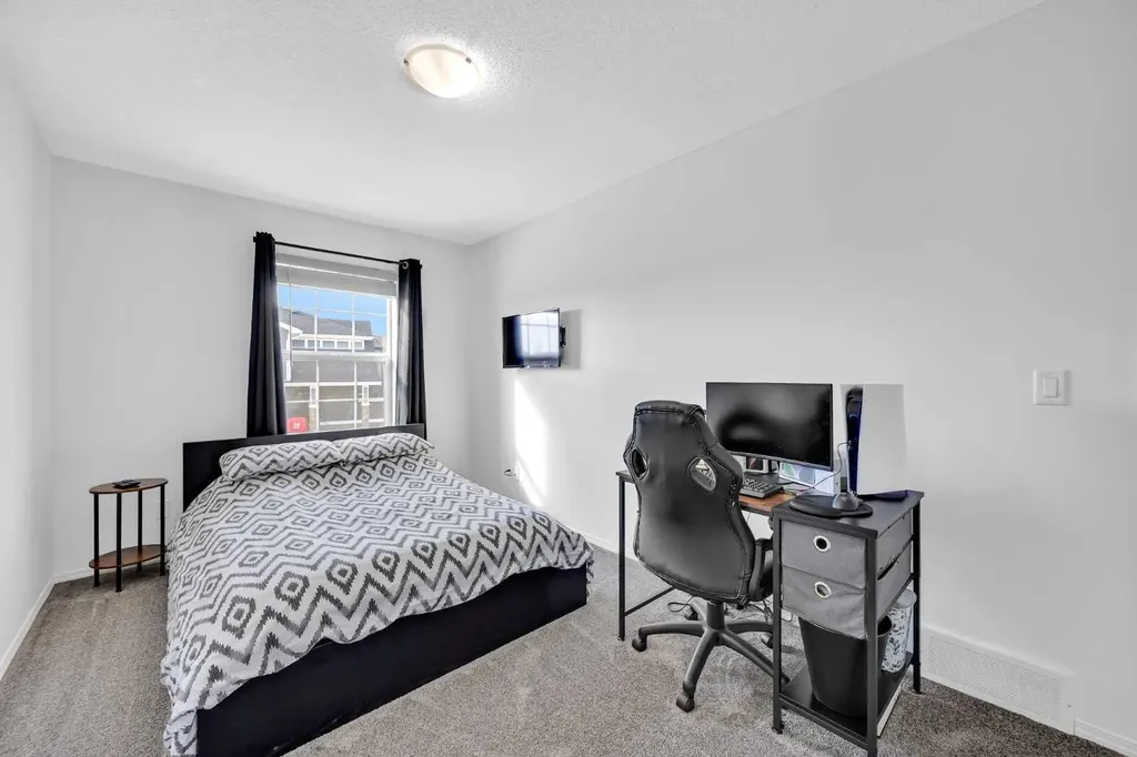 30 Cranarch View SE Calgary AB T3M 2J3