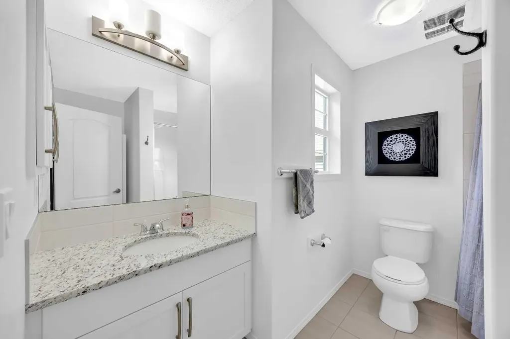30 Cranarch View SE Calgary AB T3M 2J3