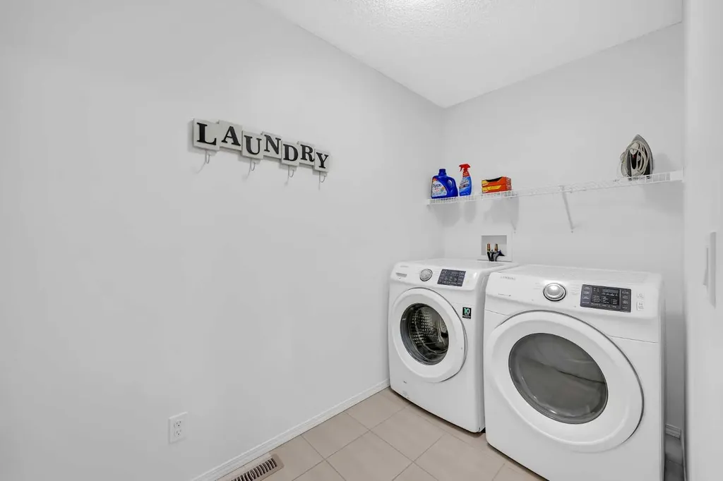 30 Cranarch View SE Calgary AB T3M 2J3