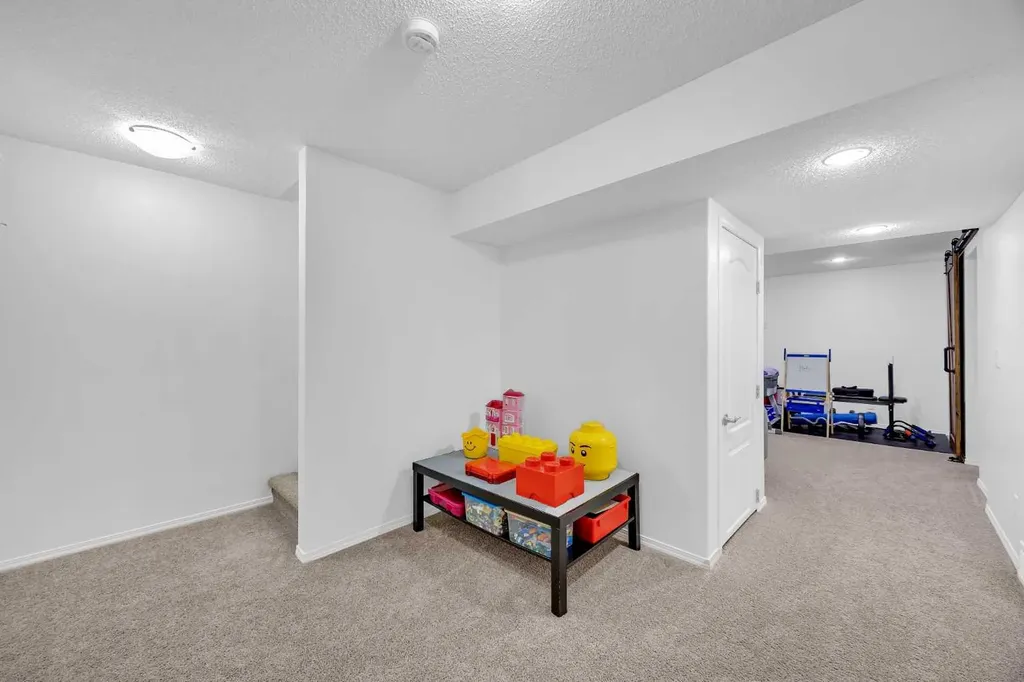 30 Cranarch View SE Calgary AB T3M 2J3