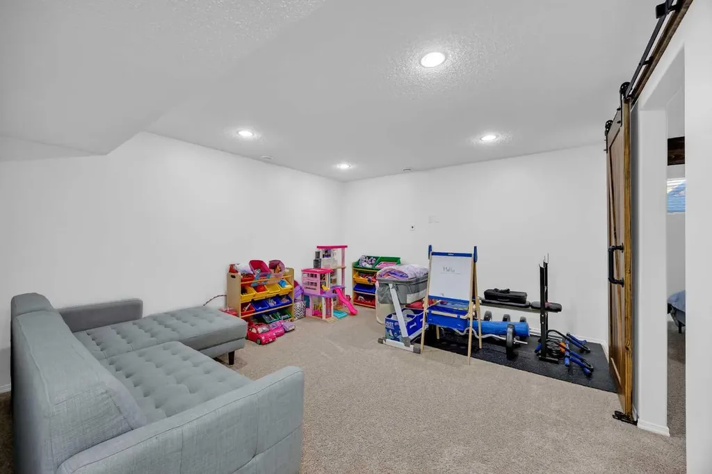 30 Cranarch View SE Calgary AB T3M 2J3