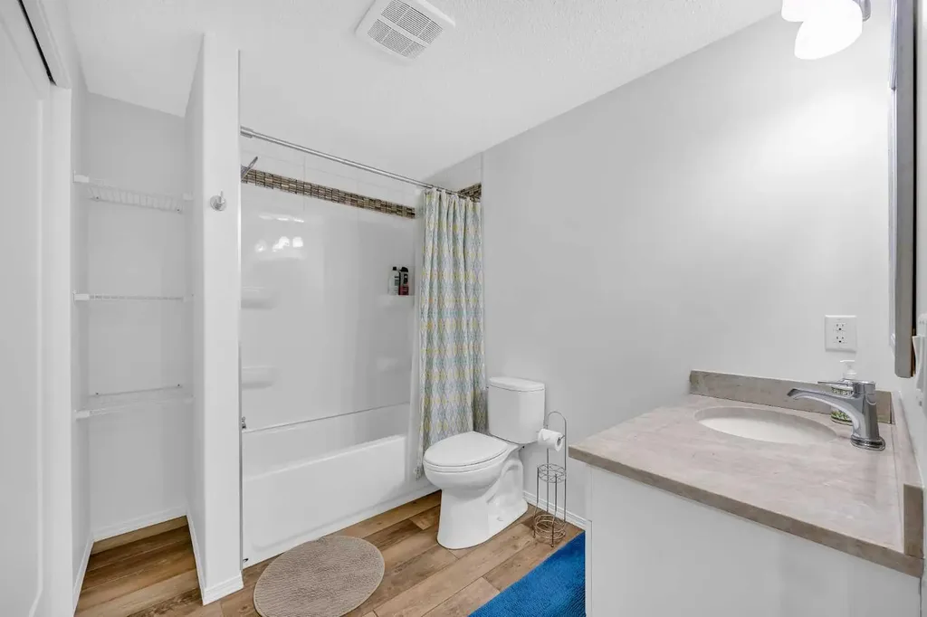 30 Cranarch View SE Calgary AB T3M 2J3